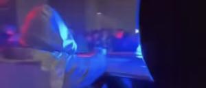 Als der erste Streifenwagen auftauchte, rasteten einige Teilnehmer aus.