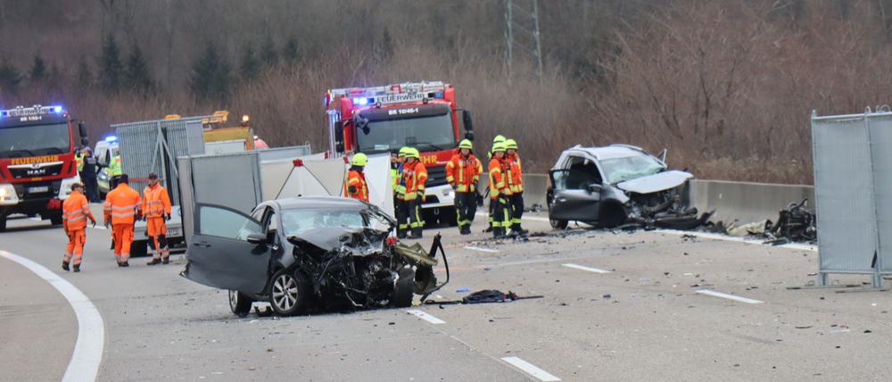 Zwei Menschen kamen auf der A6 ums Leben.