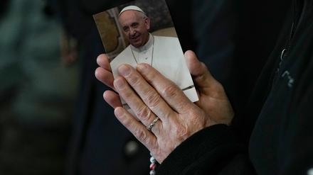 Gläubige bangten seit Wochen um den Papst. 