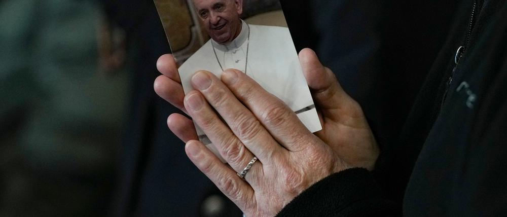 Gläubige bangten seit Wochen um den Papst. 