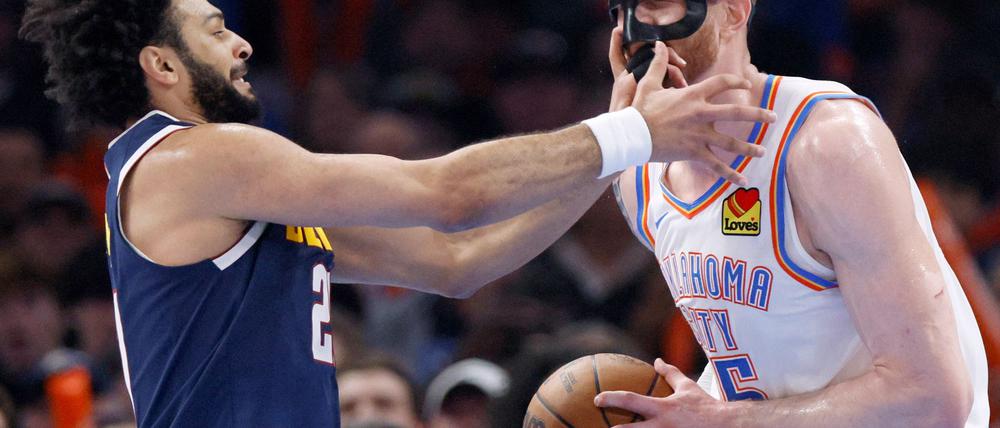 Isaiah Hartenstein (rechts) musste nach acht Siegen in Serie eine Niederlage gegen die Denver Nuggets hinnehmen.