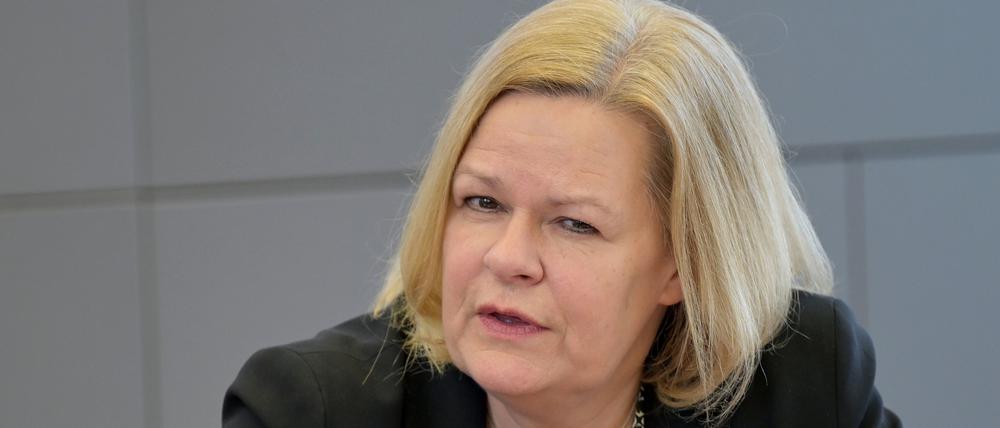 Bundesinnenministerin Nancy Faeser (SPD) bei einer Pressekonferenz (Archivbild).