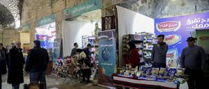 Im Khan al-Shuna-Markt in der Altstadt von Aleppo drängeln sich die Menschen auch im Ramadan nicht. Die Lebensmittelpreise sind hoch.