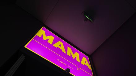 Die Ausstellung „Mama. Von Maria bis Merkel“ im Düsseldorfer Kunstpalast zeigt mehr als 120 Kunstwerke und Alltagsobjekte mit Bezug zur Mutterschaft vom 14. Jahrhundert bis heute. 