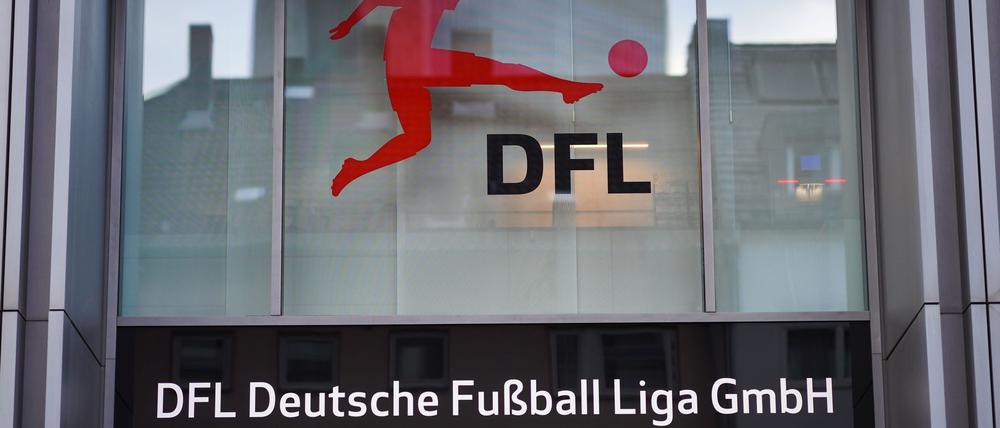 Die Deutsche Fußball Liga (DFL) hat einen Umsatzrekord für die Saison 2023/2024 verkündet.