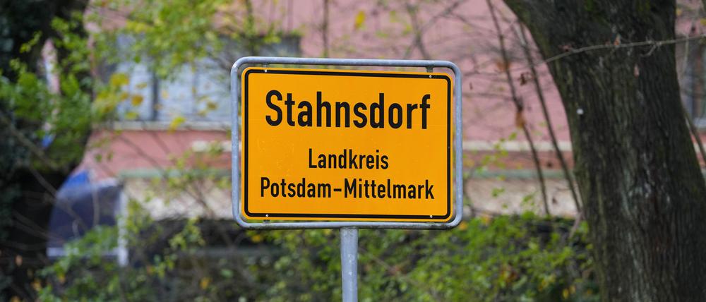 Wie wurde ein Wohnheim für Flüchtlinge in Stahnsdorf angegriffen? Die Staatsanwaltschaft ermittelt gegen drei Verdächtige wegen des Verdachts der gefährlichen Körperverletzung, macht aber keine weiteren Angaben zur Tat. (Archivbild)