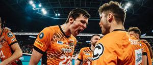 Jake Hanes (links) und Ruben Schott von den BR Volleys.
