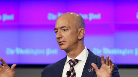 Jeff Bezos, Eigentümer der „Washington Post“, hält eine Rede bei der großen Eröffnung des Newsrooms der „Washington Post“ in Washington (Archivbild).