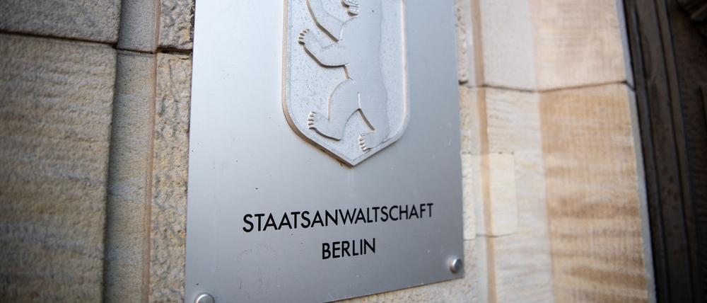 Die Staatsanwaltschaft hat nach Angriffen von Neonazis einen 24-Jährigen angeklagt. (Symbolbild)