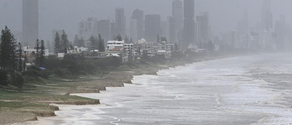 Statt Sandstrand ragen an der Gold Coast stellenweise nun meterhohe „Klippen“ ins Meer.
