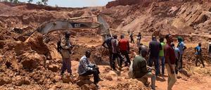 Immer mehr Menschen in Mali und Senegal arbeiten in Goldminen statt in der Landwirtschaft.