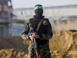 Ein Hamas-Kämpfer in Khan Yunis, Gaza.