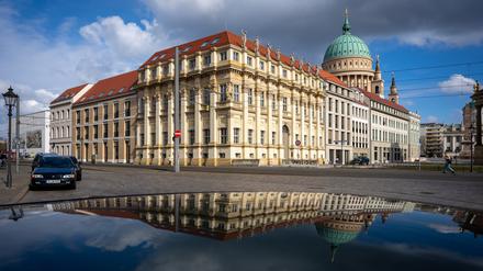 Der Plögersche Gasthof in der Potsdamer Innenstadt an der Ecke Friedrich-Ebert-Straße