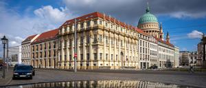 Der Plögersche Gasthof in der Potsdamer Innenstadt an der Ecke Friedrich-Ebert-Straße