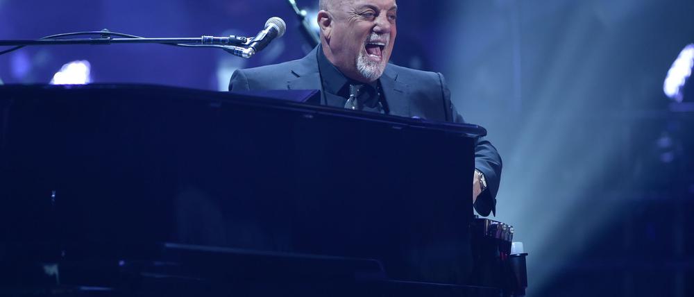 Der „Piano Man“ Billy Joel muss seine laufende Tournee aus gesundheitlichen Gründen unterbrechen (Archivfoto)