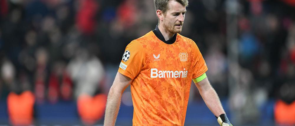 Bayer Leverkusens Torhüter Lukas Hradecky sieht sein Team auf dem Weg zum Niveau von Bayern München