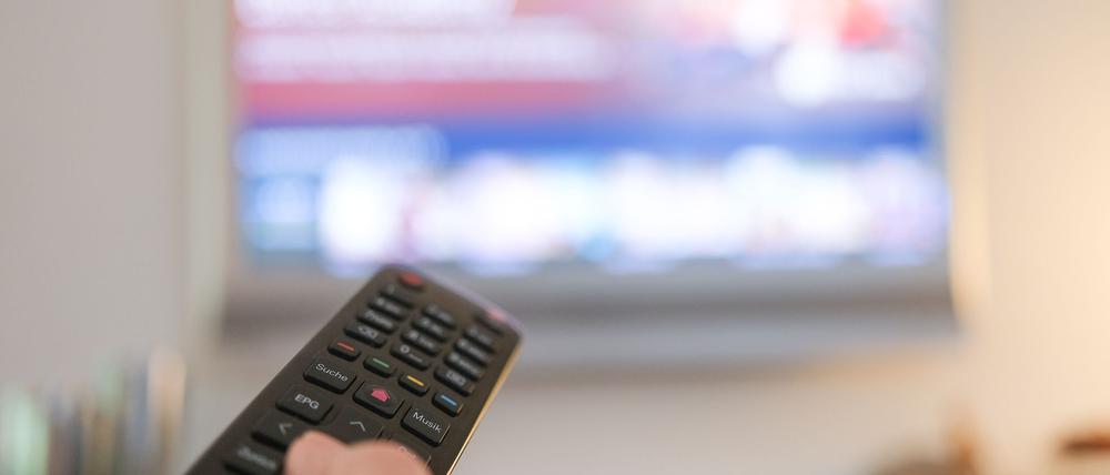 Ein Fernseher und eine Fernbedienung - und sehr häufig ein Fernsehsignal von Vodafone, so war es früher. Doch inzwischen ist der Fernsehmarkt im Umbruch.