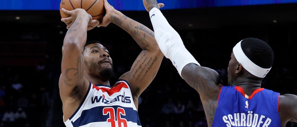 Dennis Schröder ist mit den Detroit Pistons auf Playoff-Kurs.