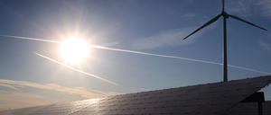 Wind und Sonne als wichtige Energiequellen: Rekord für Ökostromproduktion in Deutschland (Archivbild)