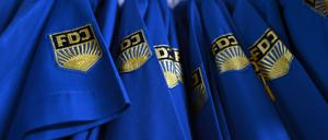 Hemden der Jugendorganisation „FDJ“ der DDR.