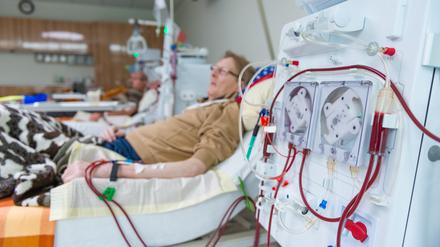 Behandlung in einer Dialysepraxis. Die Fahrt dorthin wird von der Krankenkassen erstattet.