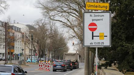 Heinrich Mann Allee in Potsdam ab dem 13.3. ab Friedhofsgasse stadteinwärts gesperrt.