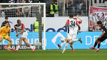 Wooyeong Jeong (r) will mit Union auch gegen Bayern triumphieren.