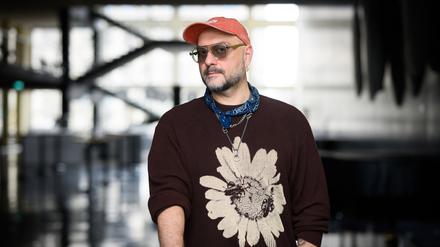 Der russische Regisseur Kirill Serebrennikow steht anlässlich der Pressekonferenz des Staatsballetts Berlin zum Programm der Saison 2025/26 in der Deutschen Oper. 
