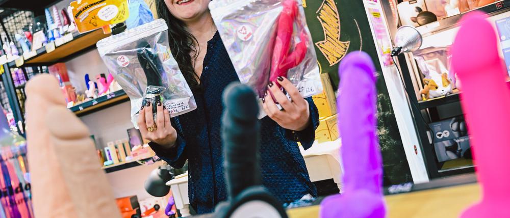 Gebrauchtes Sexspielzeug wird bei Adèle Roy in besonderen Verpackungen angeboten.