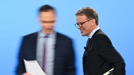 Einer der Spitzenverdiener im Dax:  Deutsche-Bank-Chef Christians Sewing. (Archivbild)