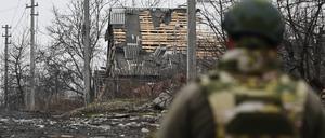 Ein zerstörtes Haus in der Region Kursk. Russland erobert zunehmend Territorium in der Region zurück. 