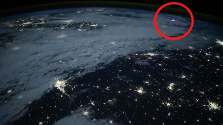 Blaues Licht... Dieser Gigantic Jet entlud sich im November.