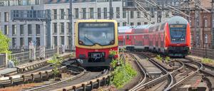 Die Stadtbahnstrecke der S-Bahn, hier im Bereich des Bahnhofs Friedrichstraße, ist Teil der Ausschreibung.