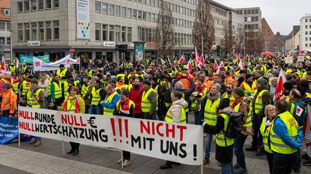 Warnstreik im öffentlichen Dienst von Verdi-Mitgliedern am Donnerstag in Nürnberg