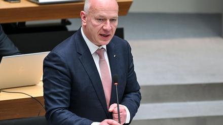 Der Regierende Bürgermeister Kai Wegner wurde im Parlament zur Bundesratsinitiative befragt.
