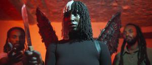 Aline Amike in "Minimals in a Titanic World"