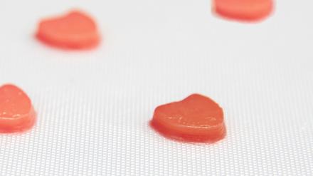 Kautabletten, die nach Himbeeren schmecken, werden an der Uniklinik Hamburg-Eppendorf entwickelt. 