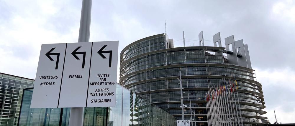 Wie die belgische Staatsanwaltschaft mitteilt, soll die Korruption von 2021 bis heute regelmäßig und sehr diskret „unter dem Deckmantel des kommerziellen Lobbyings in verschiedenen Formen praktiziert worden sein“