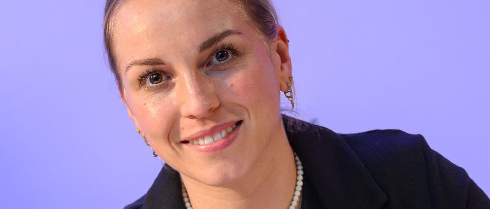 Bahnradsportlerin Emma Hinze fordert höhere Preisgelder.