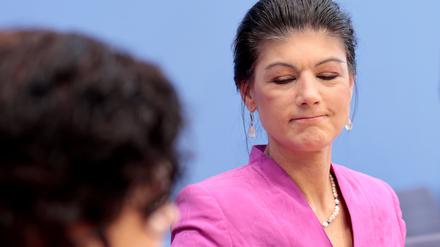 Sahra Wagenknecht (r), Spitzenkandidatin und Parteivorsitzende vom Bündnis Sahra Wagenknecht (BSW)