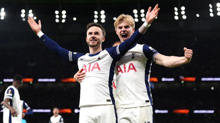 Bereit für Frankfurt: James Maddison (l) trifft für Tottenham im Achtelfinale gegen AZ Alkmaar. 