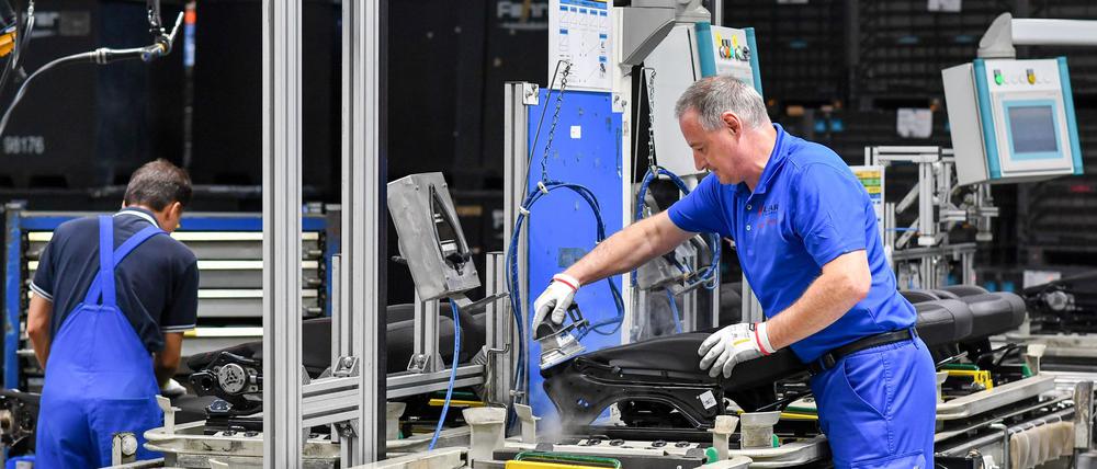 Die deutsche Zulieferindustrie ist bei Investitionen zunehmend zurückhaltend. (Archivbild)