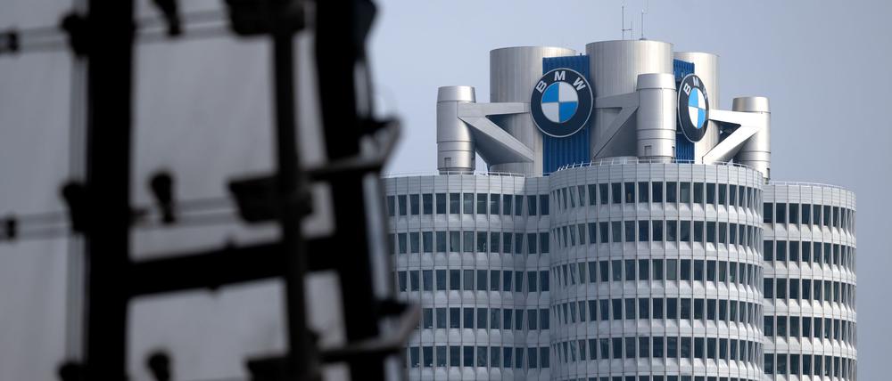 Nach drei Jahren mit außergewöhnlich hohen Gewinnen hat BMW 2024 deutlich weniger verdient. (Archivbild)