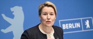 Berlins Wirtschaftssenatorin Franziska Giffey (SPD) will bei den Koalitionsverhandlungen über hohe Gewerbemieten sprechen. (Archivfoto)