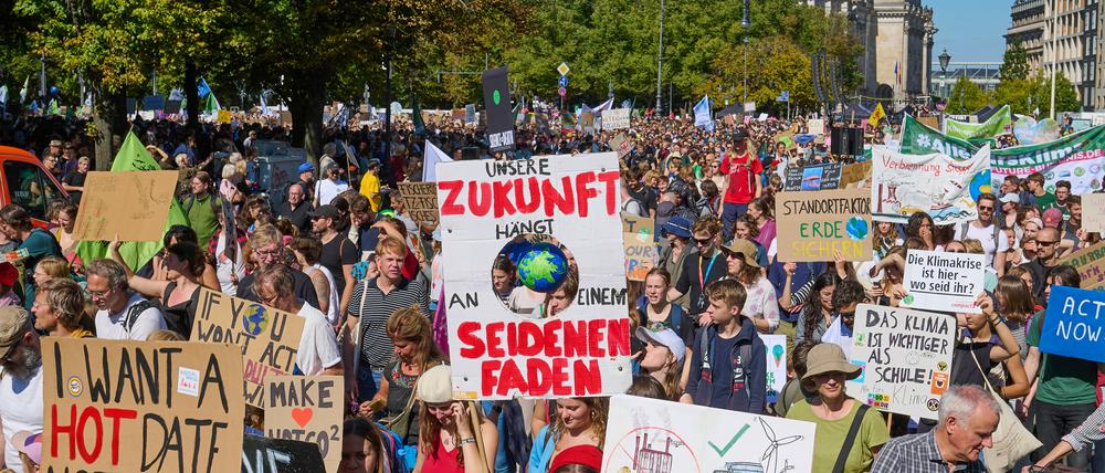Am 13. internationalen Klimastreiktag haben sich am Freitag 15.09.2023 in Berlin mehrere Tausend Menschen beteiligt.