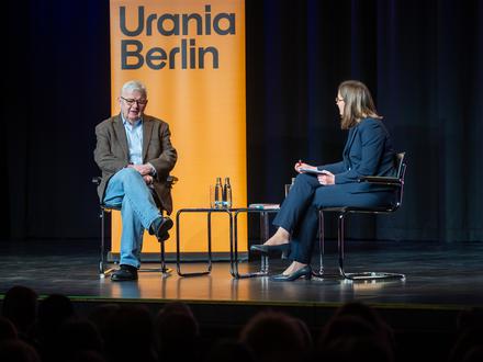 „Es geht um verflucht viel“: Joschka Fischer zur Premiere seines Buchs
