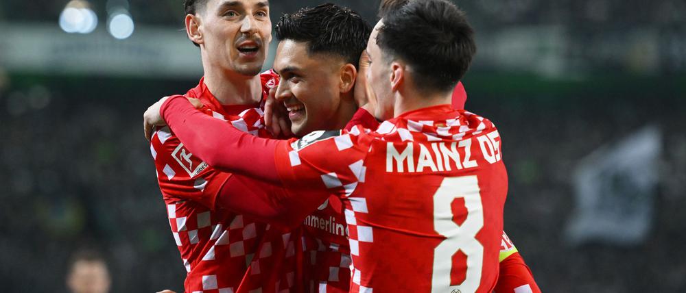 Nadiem Amiri (M) und der FSV Mainz 05 befinden sich derzeit im Höhenflug.