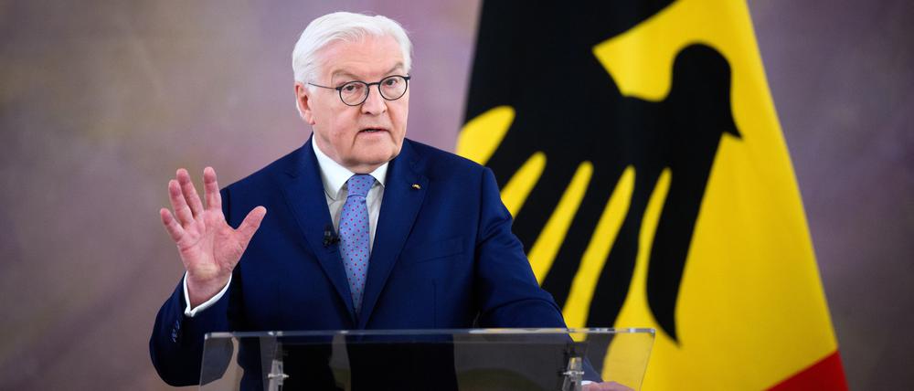 Bundespräsident Frank-Walter Steinmeier spricht bei einer Diskussionsveranstaltung über die gesellschaftlichen Nachwirkungen und Lehren aus der Corona-Zeit im Schloss Bellevue.