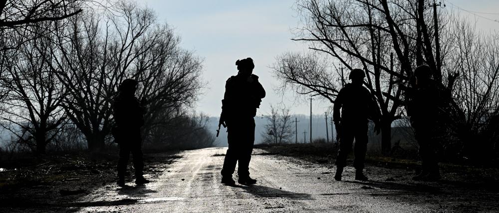 Russia Ukraine Kursk Attack Settlements 8877937 13.03.2025 Russian servicemen of Akhmat special forces patrol an area in the village of Martynovka recaptured by Russian forces amid Russia s military operation in Ukraine, in Kursk region, Russia. Stanislav Krasilnikov / Sputnik Kursk region Russia PUBLICATIONxINxGERxSUIxAUTxESTxLTUxLATxNORxSWExDENxNEDxPOLxUKxONLY Copyright: xStanislavxKrasilnikovx