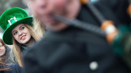 Happy St. Patrick’s Day. Auch in Berlin wird der irische Nationalheilige mit unterschiedlichen Ritualen gefeiert.